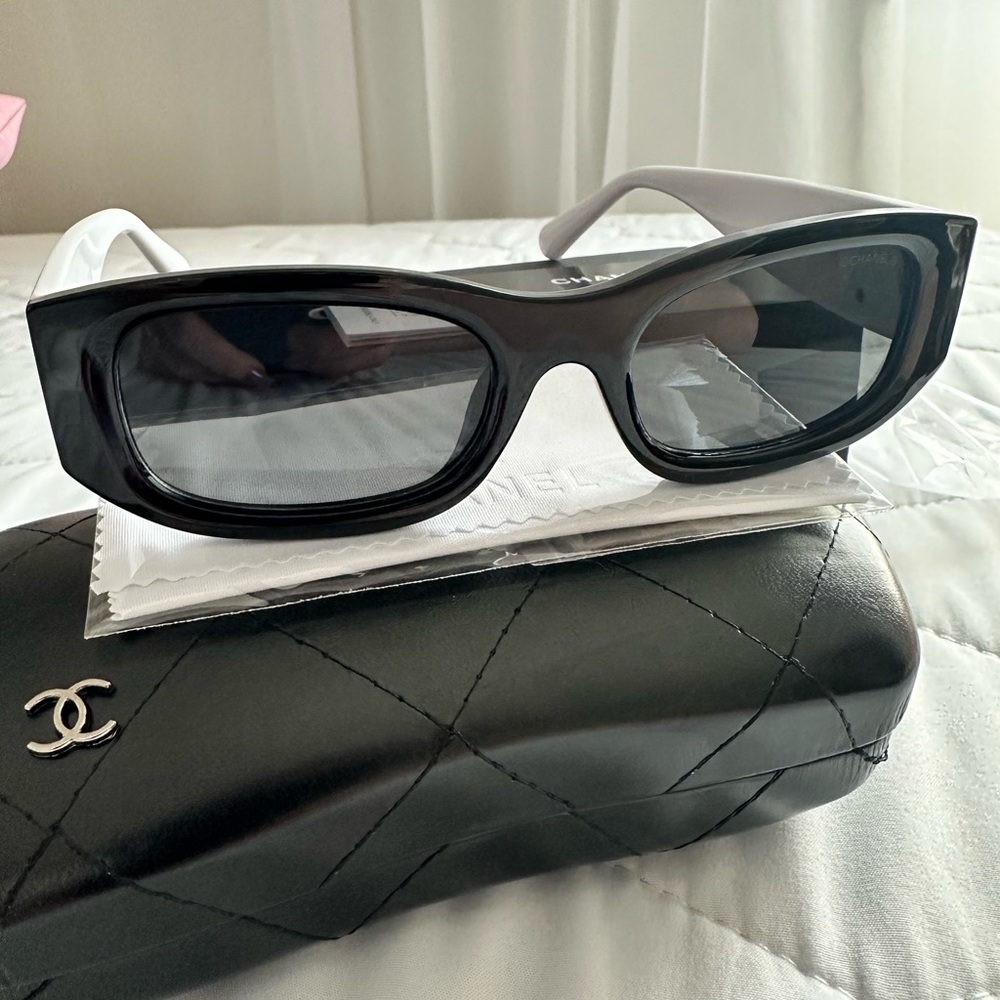 CHANEL Monochrome Sunglasses